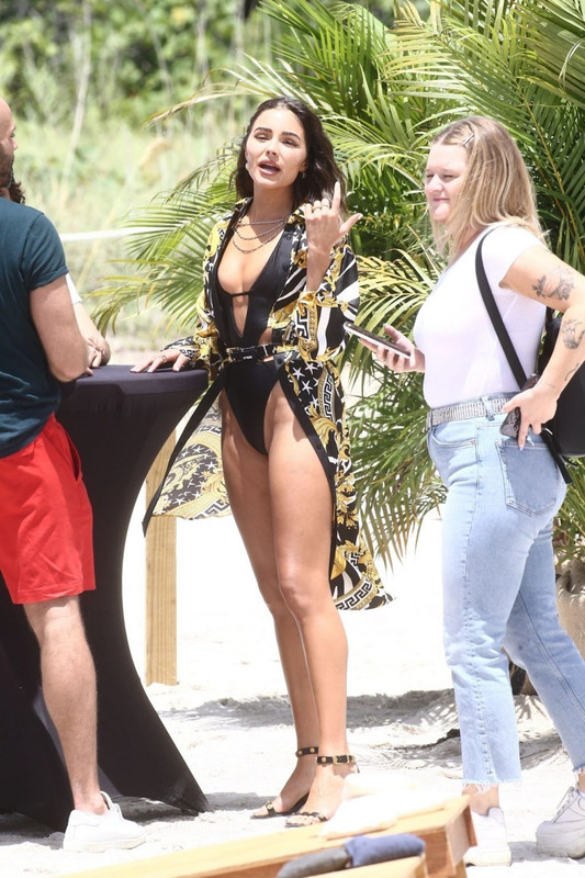 Olivia-Culpo-UpskirtSTARS.com (9)