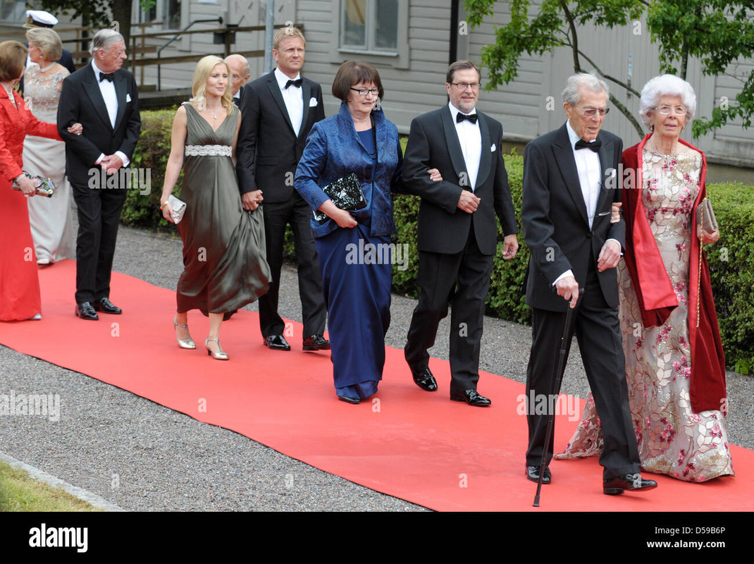 guests-arrive-for-the-goverment-dinner-held-at-the-eric-ericson-hall-D59B6P