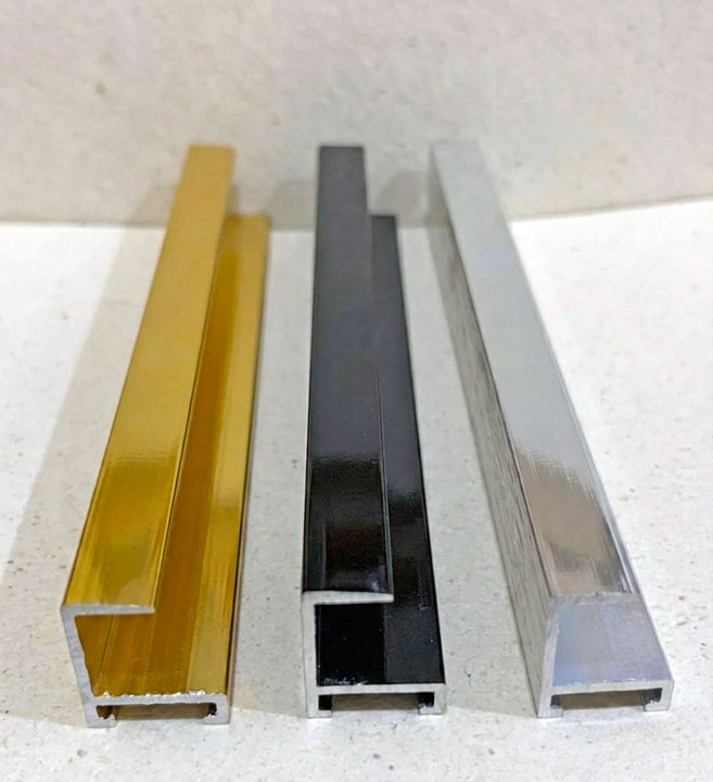 Amostra de molduras de alumínio