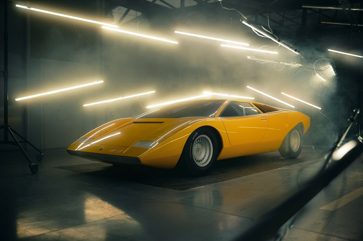 LAMBORGHINI_COUNTACH_LP500_LAMPS_1_2lr