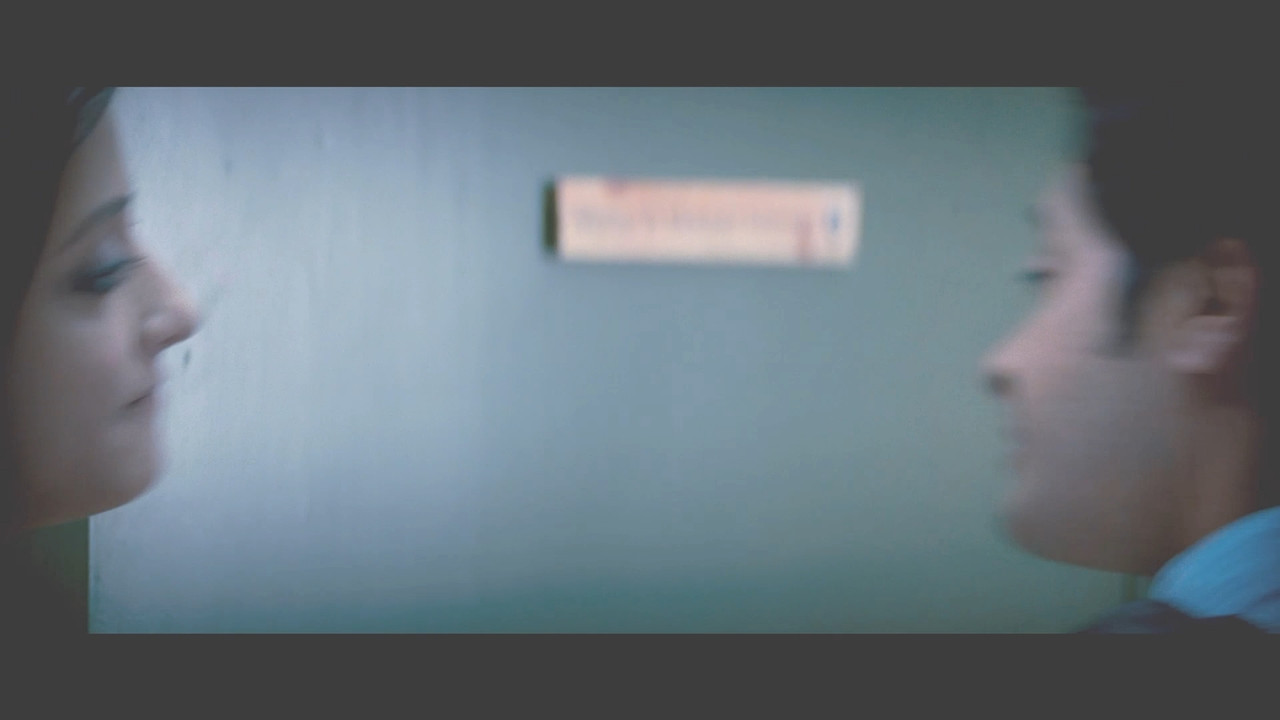 Raima Sen Hot Navel From Mirch 2010 1080p Light Version.mp4_snapshot_00.01_[2020.12.02_20.41.17]