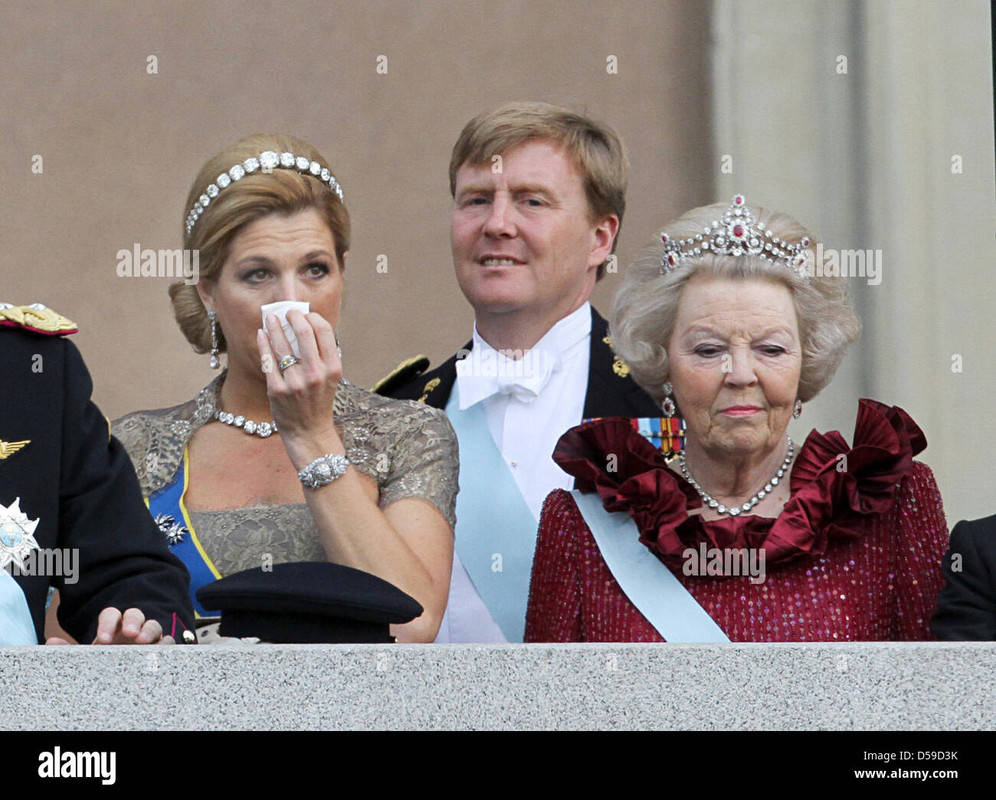 l-r-princess-maxima-of-the-netherlands-crown-prince-willem-alexander-D59D3K