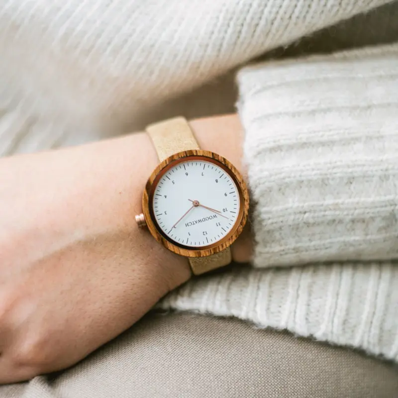 Oslo-Beige-wooden-watch-with-beige-vegan-leather-strap-and-rose-gold-details