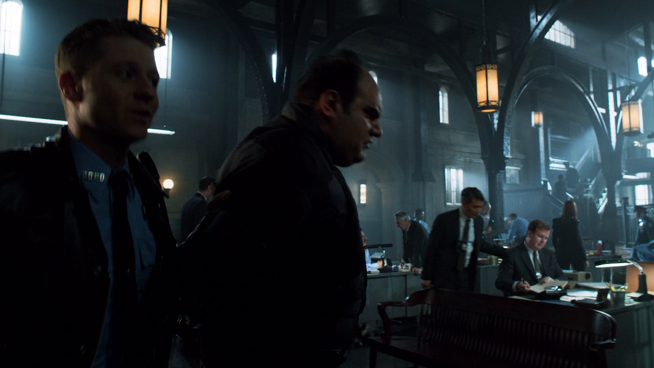 Gotham.S02E01.L.ascesa.dei.cattivi.720p.BDRip.ITA.ENG.x264-BlackBit[screenshot 2]