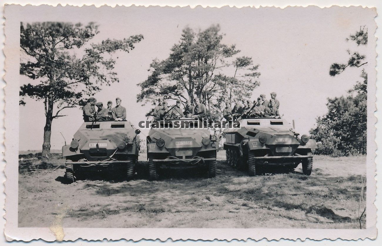 Orig. Foto unechte Panzerspähwagen SdKfz 251 auf