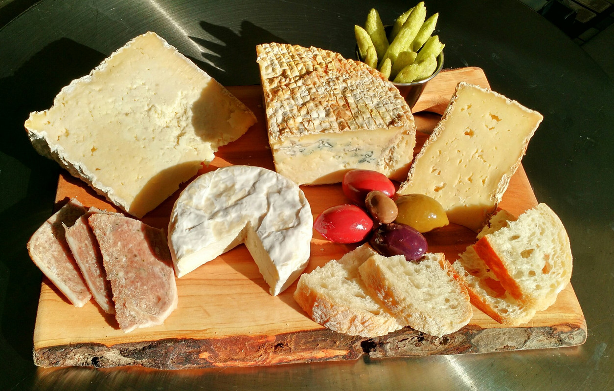 How to Store and Preserve Artisanal Cheese at Home?