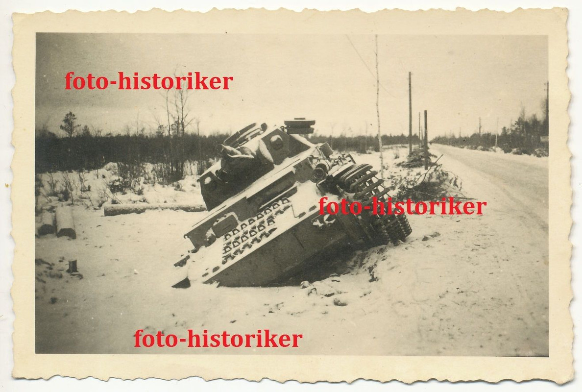 abgeschossener Panzer IV Russland Straßengraben 