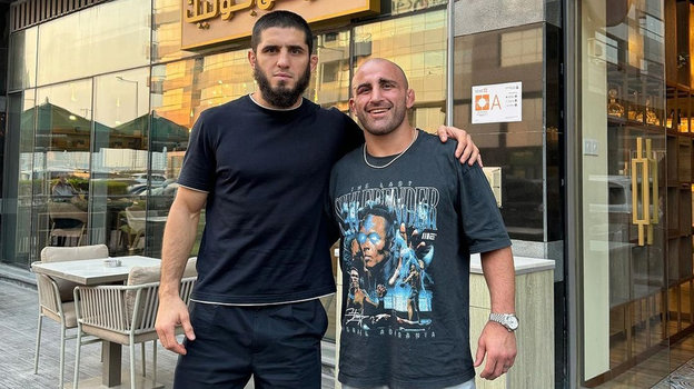 Махачев платил обяда на Волкановски и неговите хора в Абу Даби