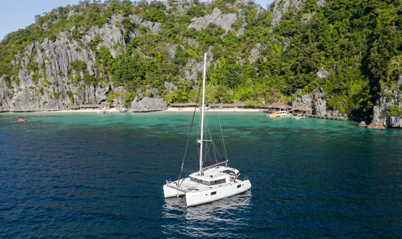 Lulu Sailing Catamaran in Palawan