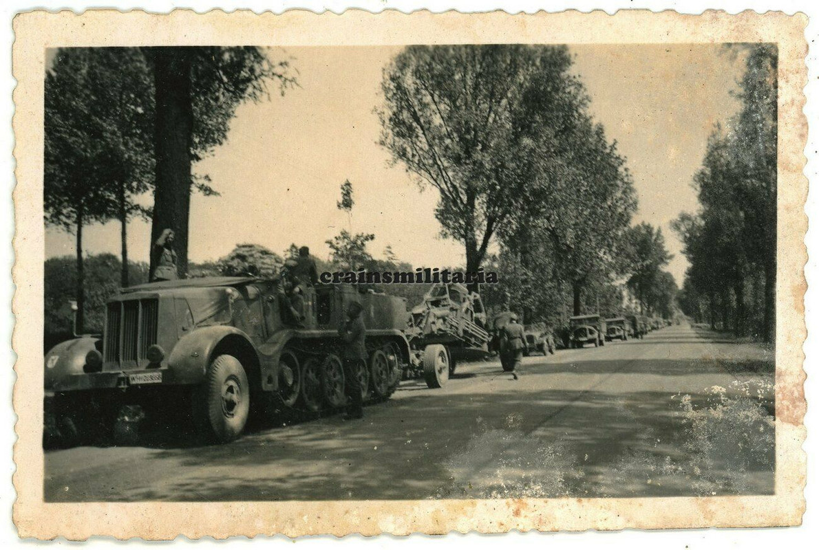 Orig. Foto SdKfz Halbkette mit 21 cm Mörser Geschütz Wappen in Frankreich 1940