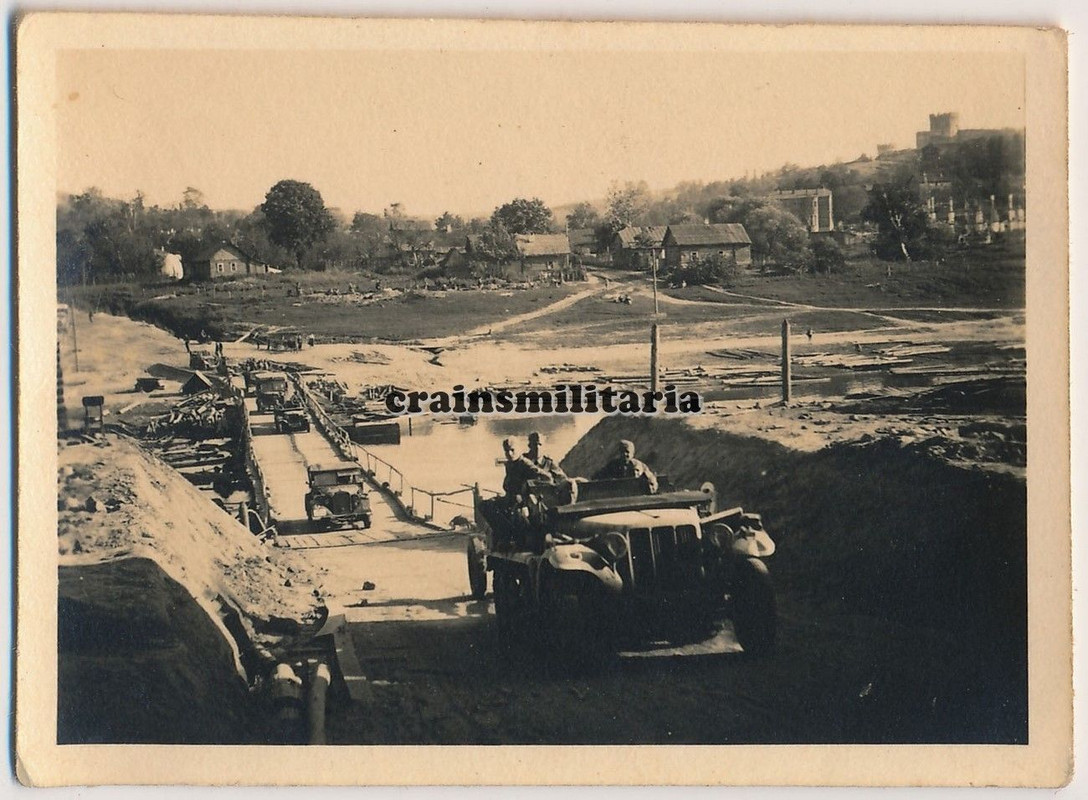 Orig. Foto Vormarsch SdKfz Halbkette über Brücke Festung Russlan