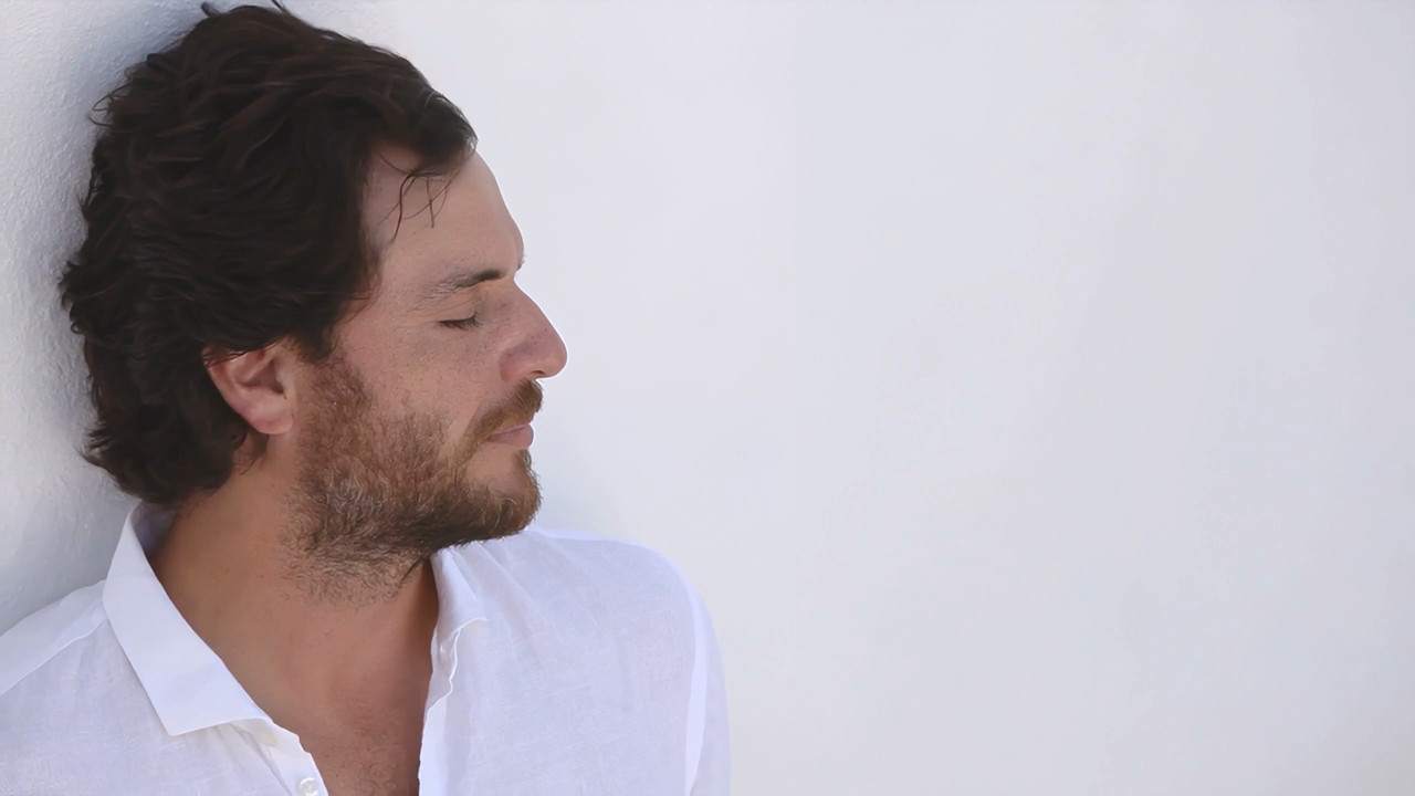 https://i.postimg.cc/kGr4CpLv/Isto-Gente-Making-of-Photoshoot-Alinne-Moraes-e-Rodrigo-Lombardi-ts-snapshot-01-27-118.jpg