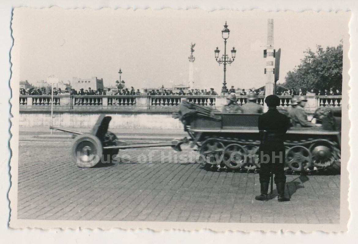 Foto 1 to Demag Halbkette Zugmaschine mit angehängter 3,7 cm Pak 36