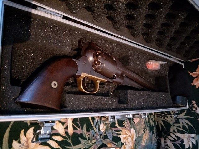 Mon revolver Remington 1858 NMA original fabriqué en 1864 ... 22014953-353560068417874-1248118773-n