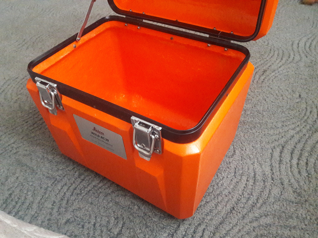 Крышка открыта, без ложемента Leica PKA4 (3)