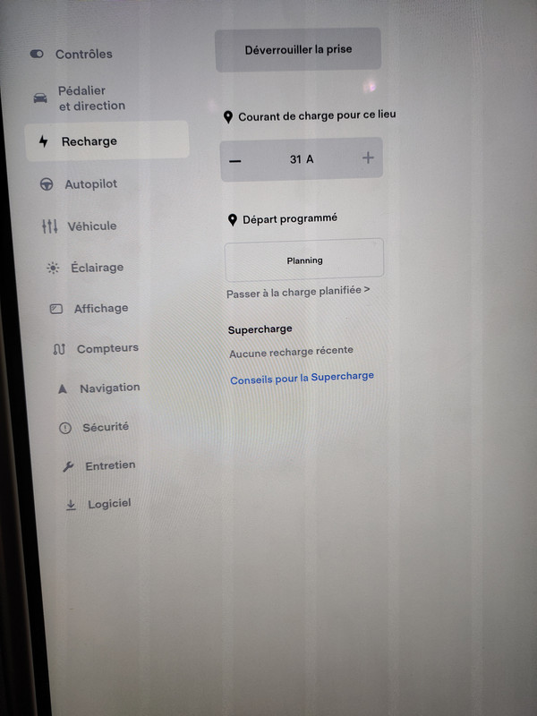 ecran recharge Tesla