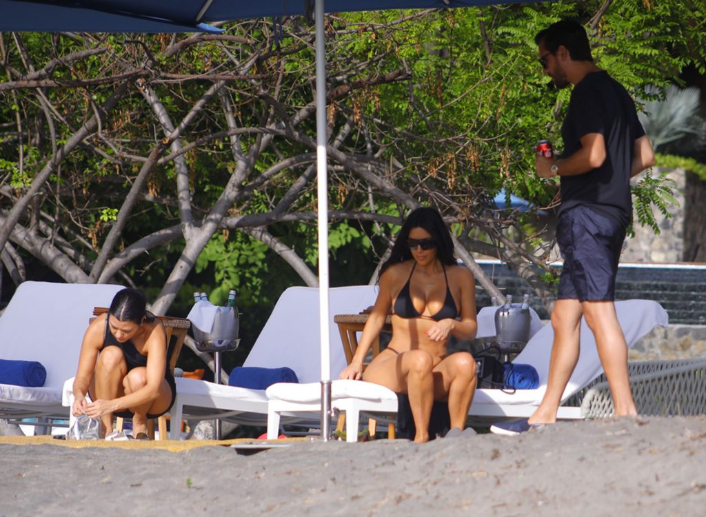 Kim-Kardashian-Kourtney-Kardash-Upskirt-Stars-Com-7