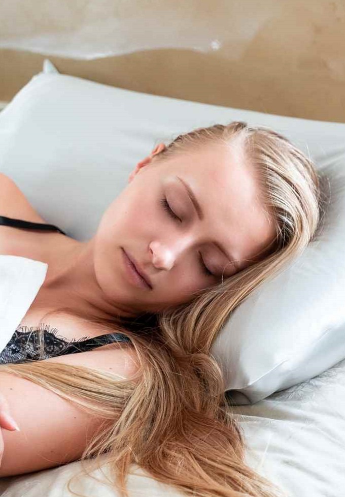 Hair damage by sleeping on a cotton pillowcase