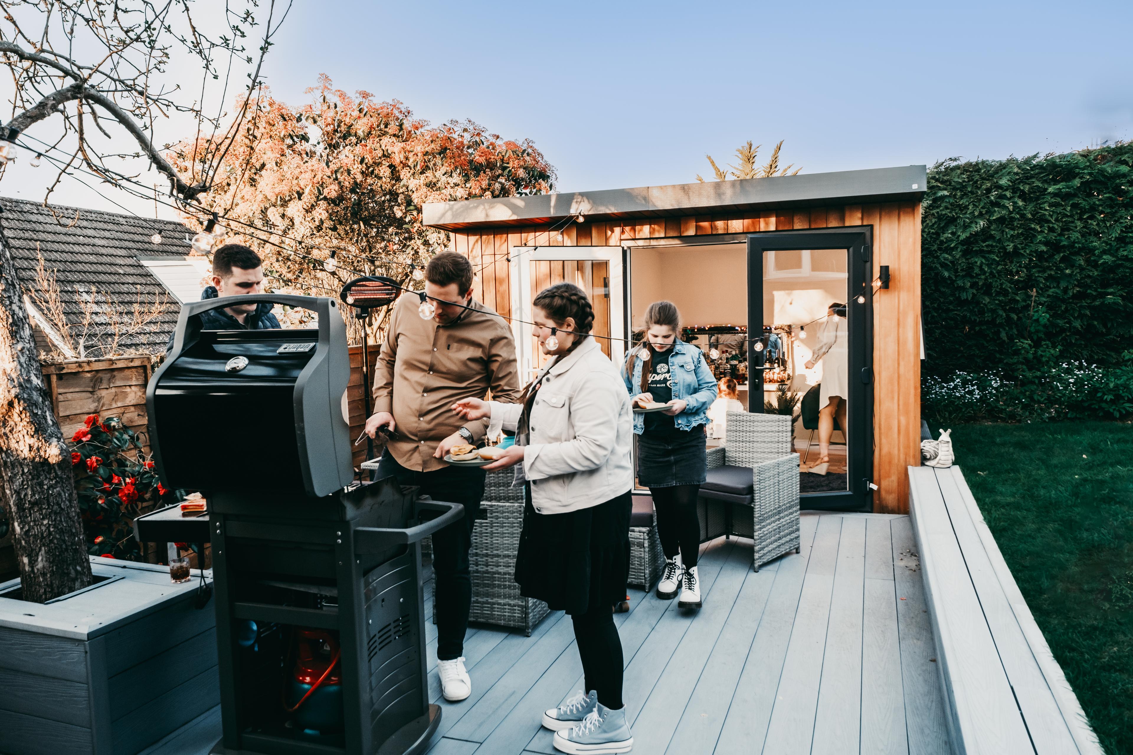 Garden Bar & Entertainment Room – Worcestershire thumbnail 6
