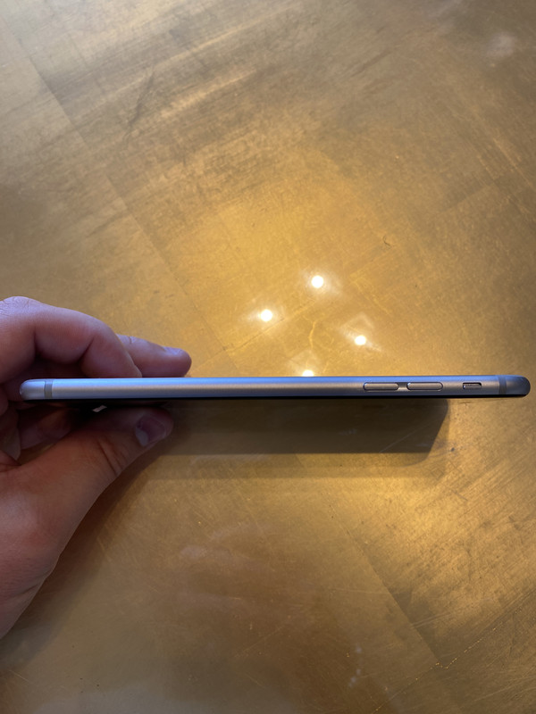 iPhone 6 Plus 16gb argento bordo sinistro