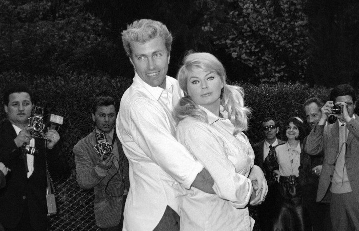 THUNDERBALL-_RIK_VAN_NUTTER_ANITA_EKBERG.png