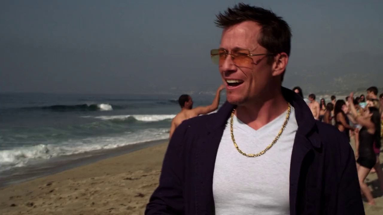Sand-Sharks-2011-WEBRip-English-720p-x264-AVC-AAC-2-0-mp4-0003