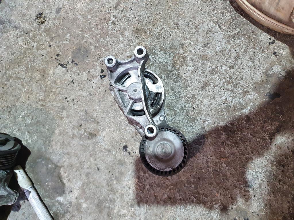 Натяжитель ремня