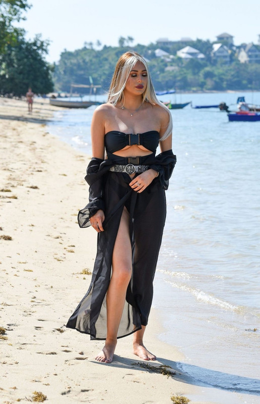 Demi-Sims-Upskirt-STARS-com-18-1024x1314-19