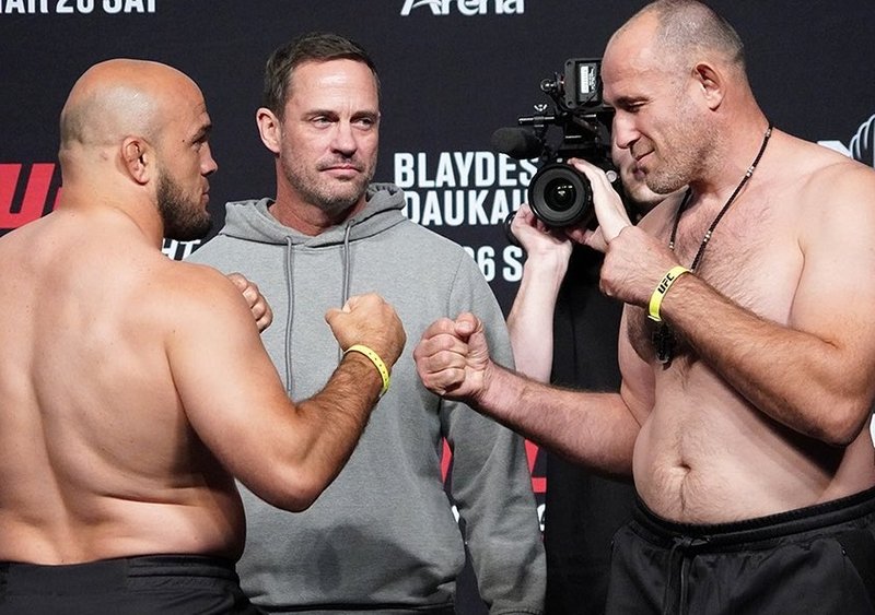 Илир Латифи срещу Алексей Олейник на UFC Vegas 61