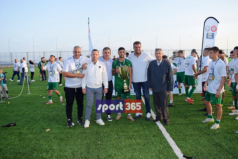 , &Tau;&omicron; &phi;&omega;&tau;&omicron;&rho;&epsilon;&pi;&omicron;&rho;&tau;ά&zeta; &tau;&omicron;&upsilon; &tau;&epsilon;&lambda;&iota;&kappa;&omicron;ύ &Epsilon;&rho;ά&nu;&eta;-&Pi;&alpha;&nu;&theta;&omicron;&upsilon;&rho;&iota;&alpha;&kappa;ό&sigmaf; (&phi;&omega;&tau;&omicron;)