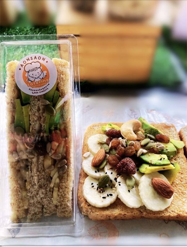 แซนวิชธัญพืชเนยถั่ว