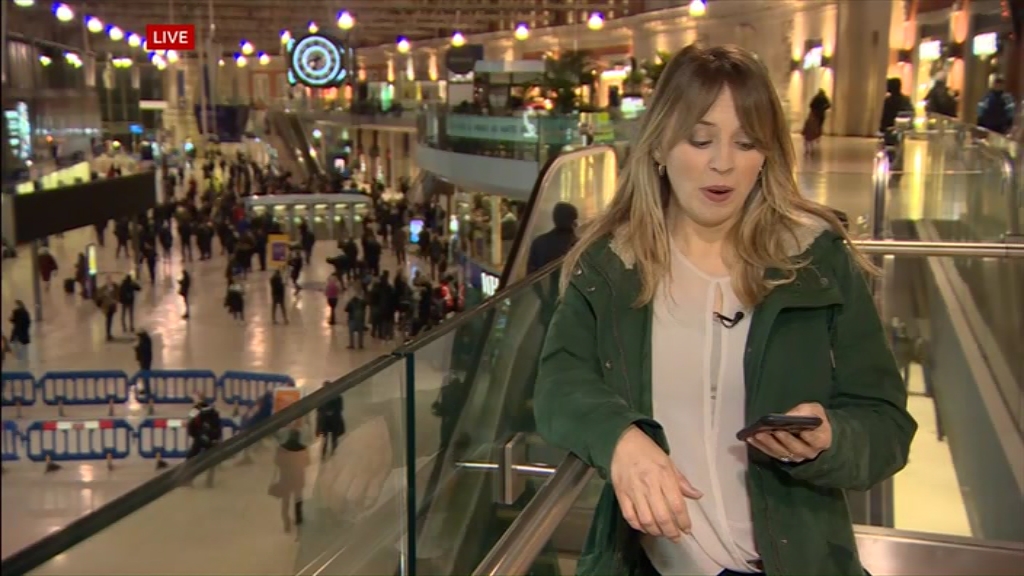 BBC London News_20220218_18301900.ts_snapshot_12.14.250