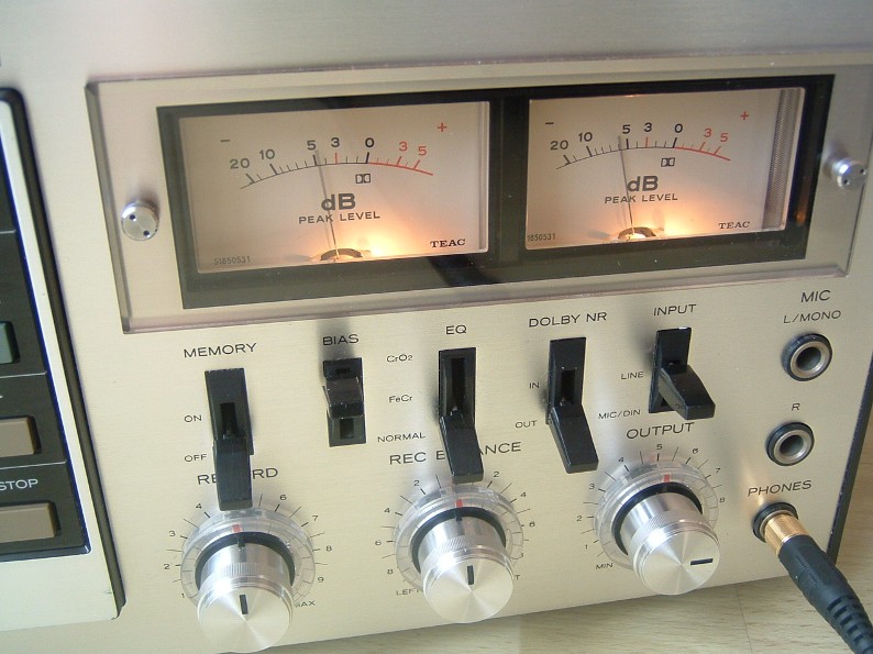 [Bild: Teac-A700fin1-3a.jpg]