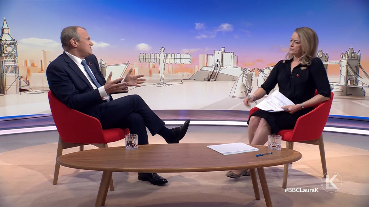 Sunday with Laura Kuenssberg_20221106_09001000.ts_snapshot_00.42.37.980