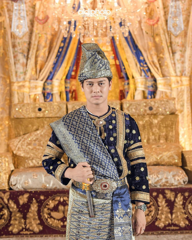 Rizky Billar saat acara adat acara Balacuik Malapeh Bujang dan Malam Bainai.