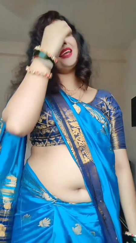 Marathi chubby aunty sexy navel in blue saree.mp4_snapshot_00.01.877
