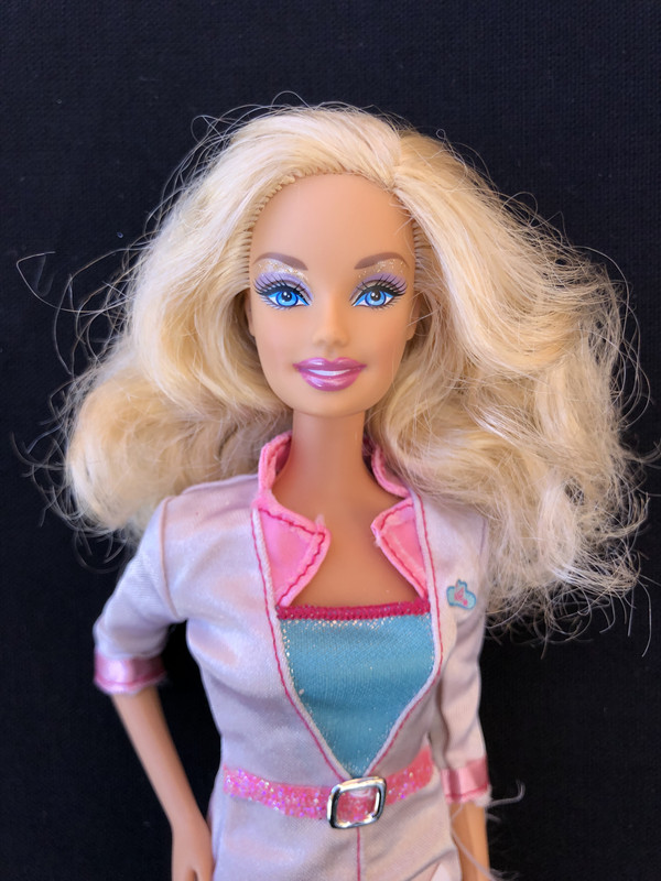 2010 I can be... Pediatric Doctor Barbie & Patient