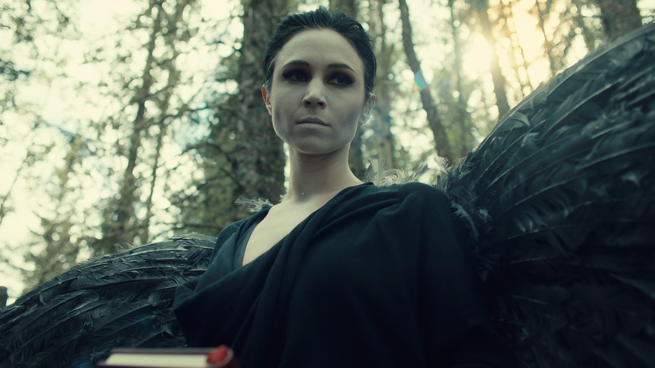 Wynonna.Earp.S04E11.Better.Dig.Two.1080p.10bit.AMZN.WEB-DL.AAC5.1.HEVC-Vyndros.mkv_snapshot_37.14_[2