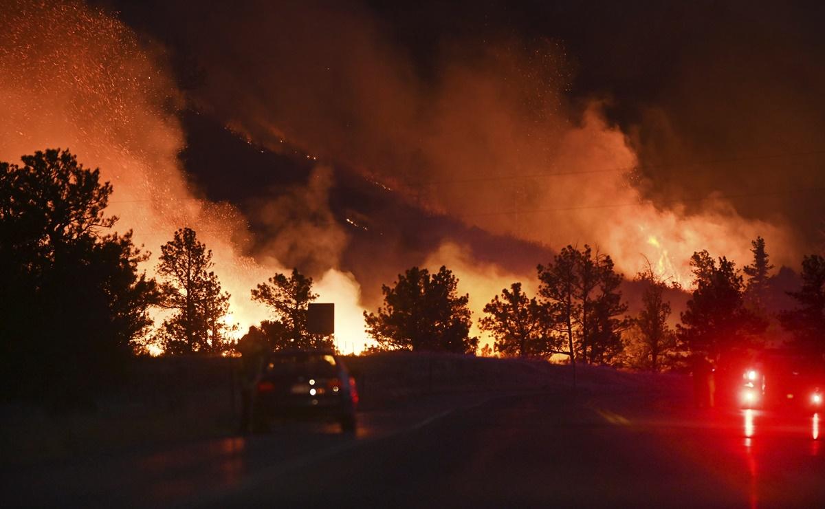 Incendios forestales provocan la evacuación de dos ciudades en Colorado
