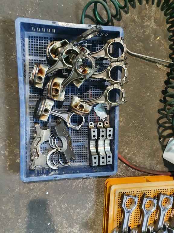 Комплект поршней, шатунов и вкладышей