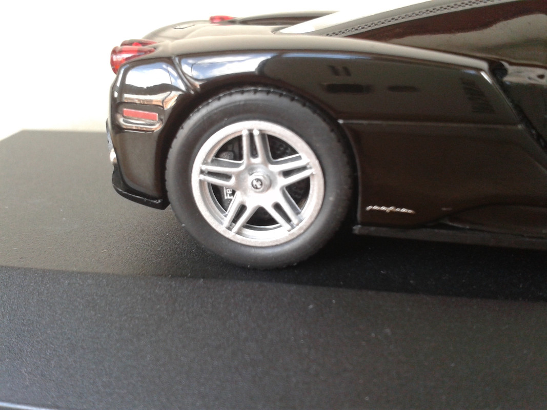 2002 Ferrari Enzo (Hot Wheels Elite) (15)