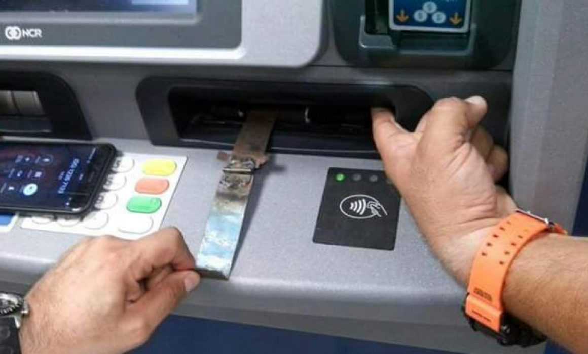 Así operan los monta trampas en cajeros automáticos de la CDMX