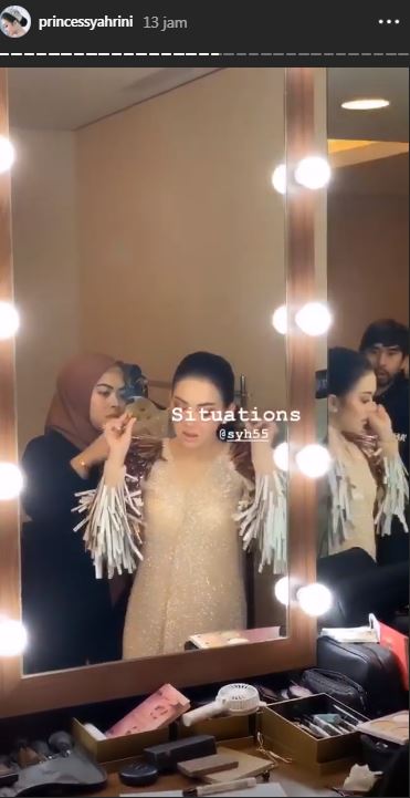 Perut Syahrini tampak buncit