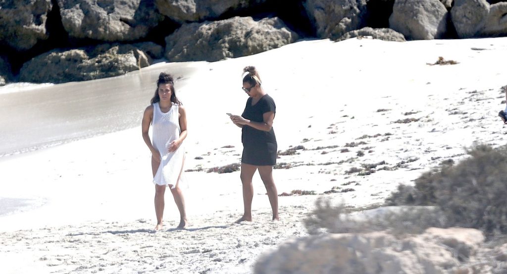 Holly-Young-Upskirt-STARS-com-24