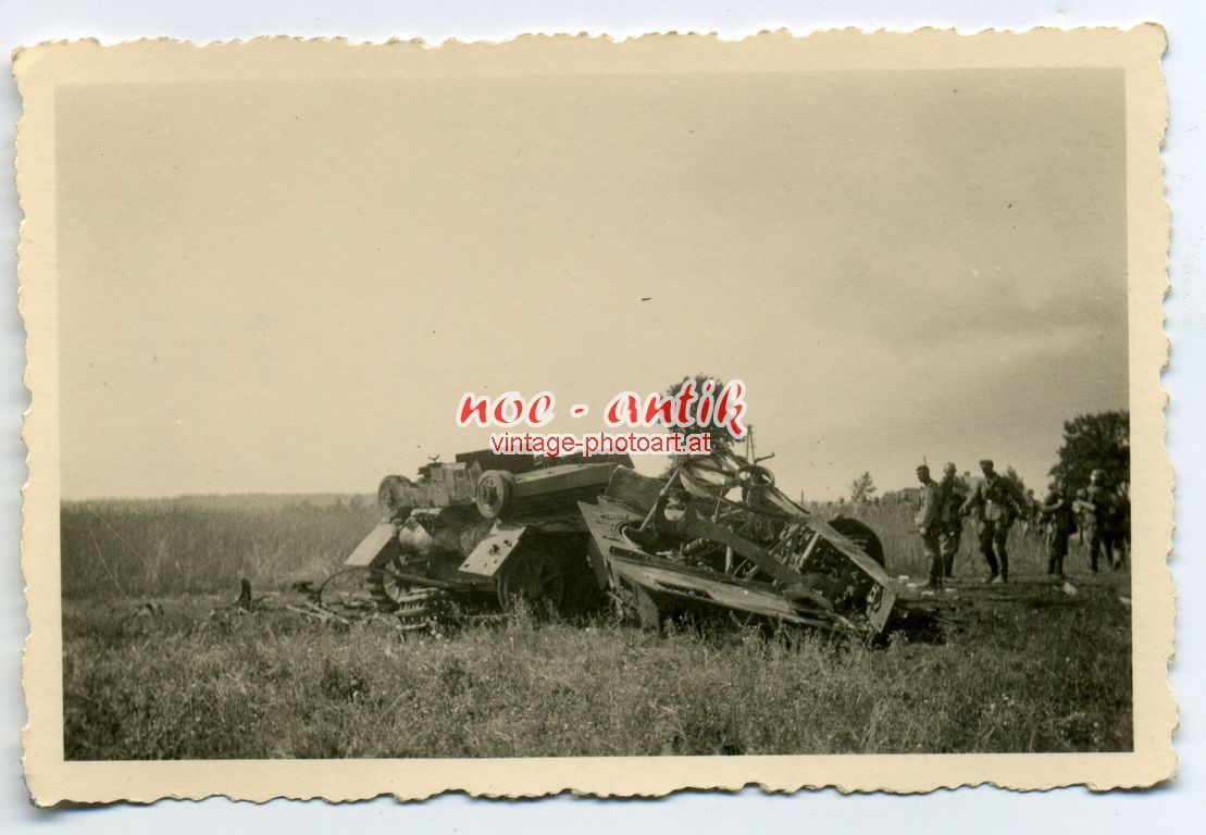 Ostfront zerstörter  Panzer Tank Soldaten Wehrma