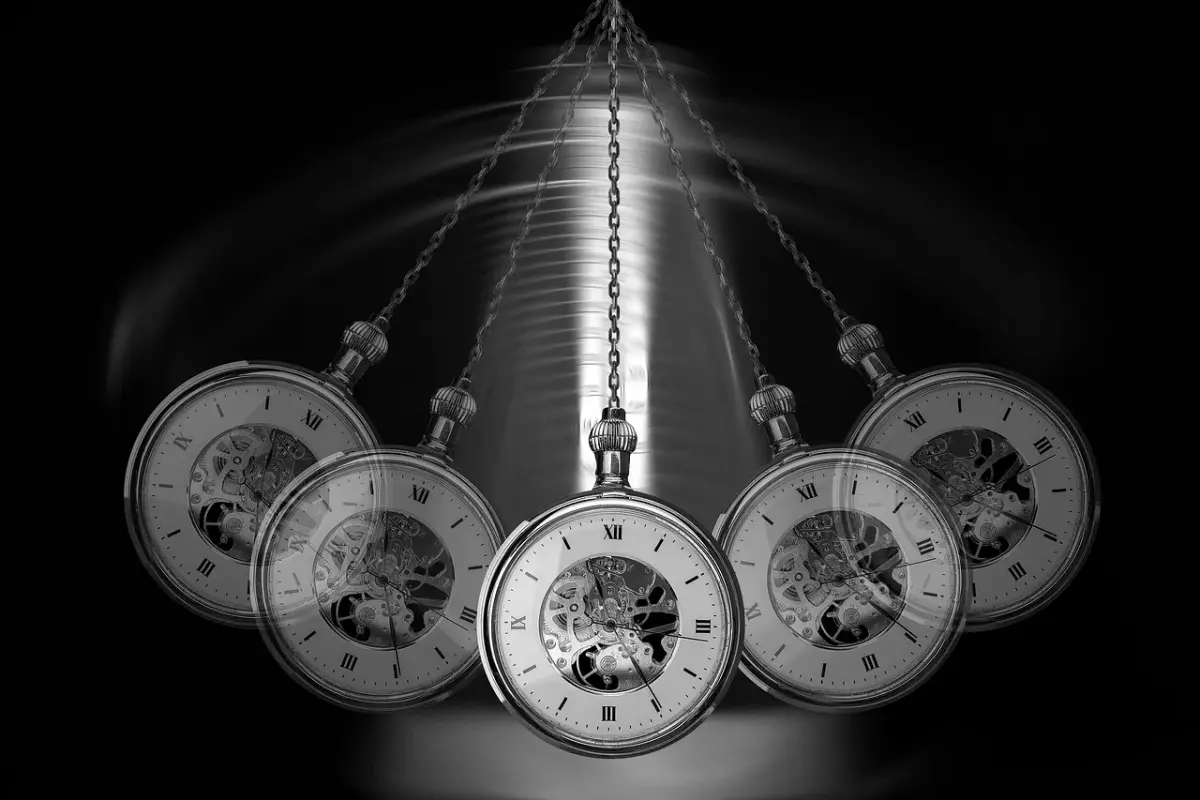 blacknwhite-clock-6532622-1280.webp