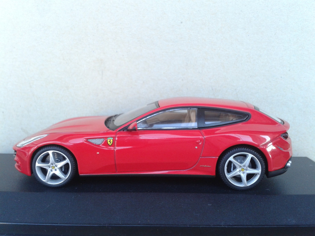 2011 Ferrari FF (Hot Wheels Elite) (10)