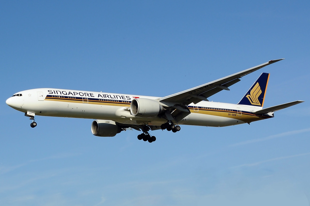 Boeing_777-312ER_-_Singapore_Airlines_(9V-SWB)