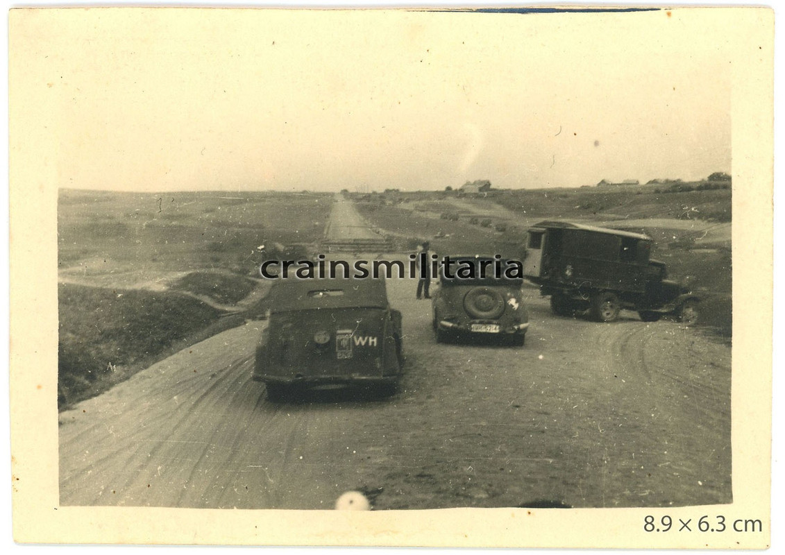 Orig Foto Pkw mit 254 ID Wappen in Russland Estland Litauen 1941