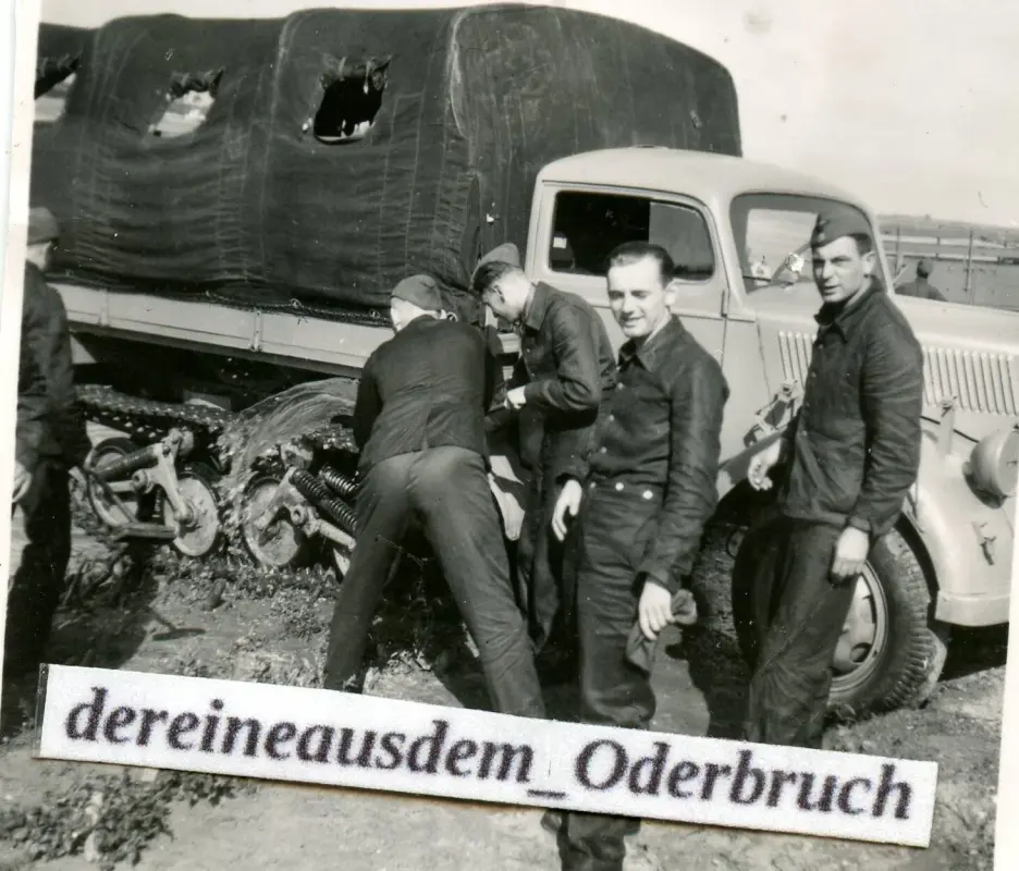 C13 Foto KFZ Depot Sachsenhausen Oranienburg Fahrschule Opel Halbkette Maultier (1)
